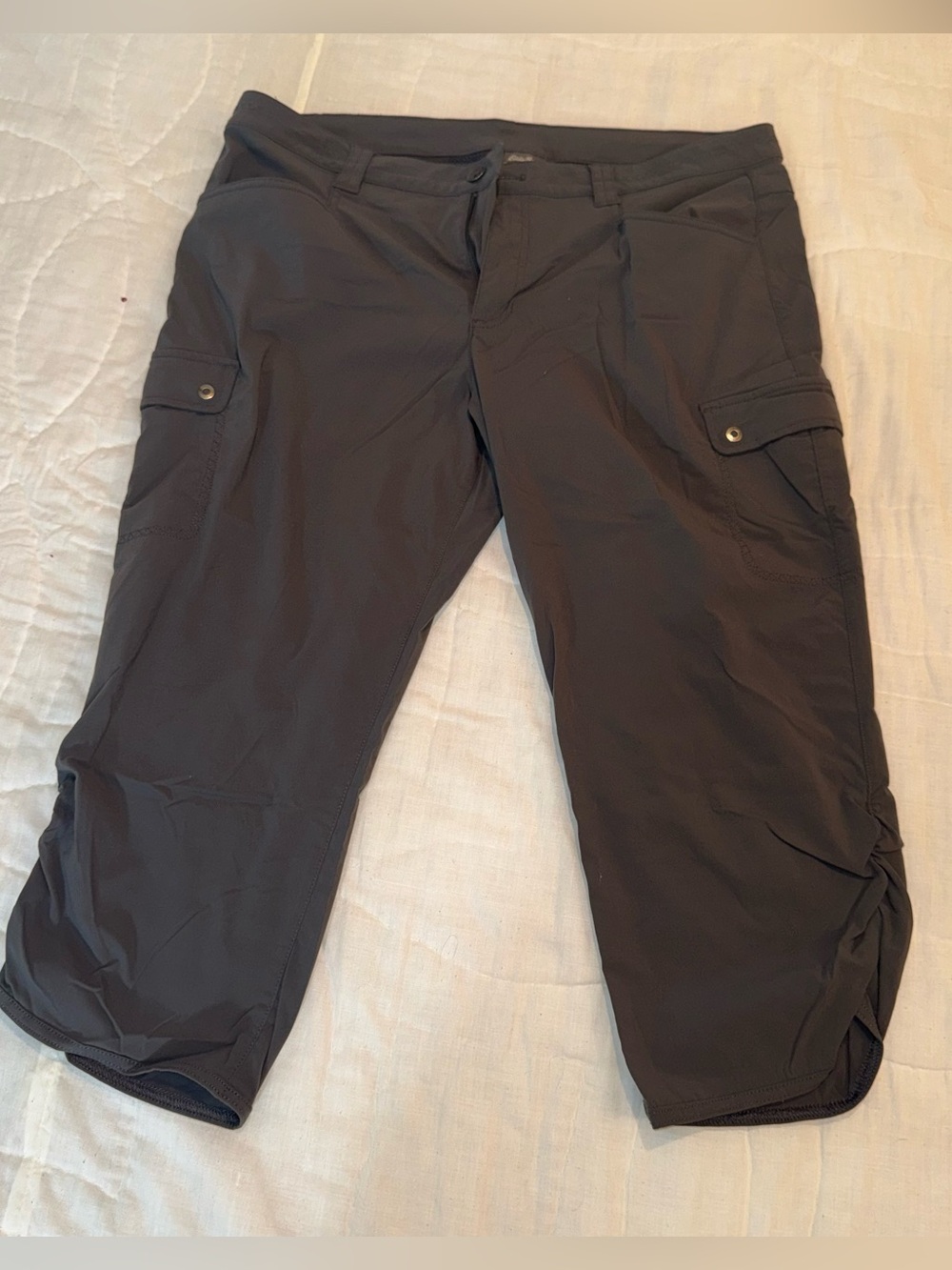 Eddie Bauer Women’s Grey Capri / Long Short Pants